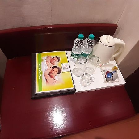 Hotel Palmyra Grand Suite - טירונלוולי מראה חיצוני תמונה