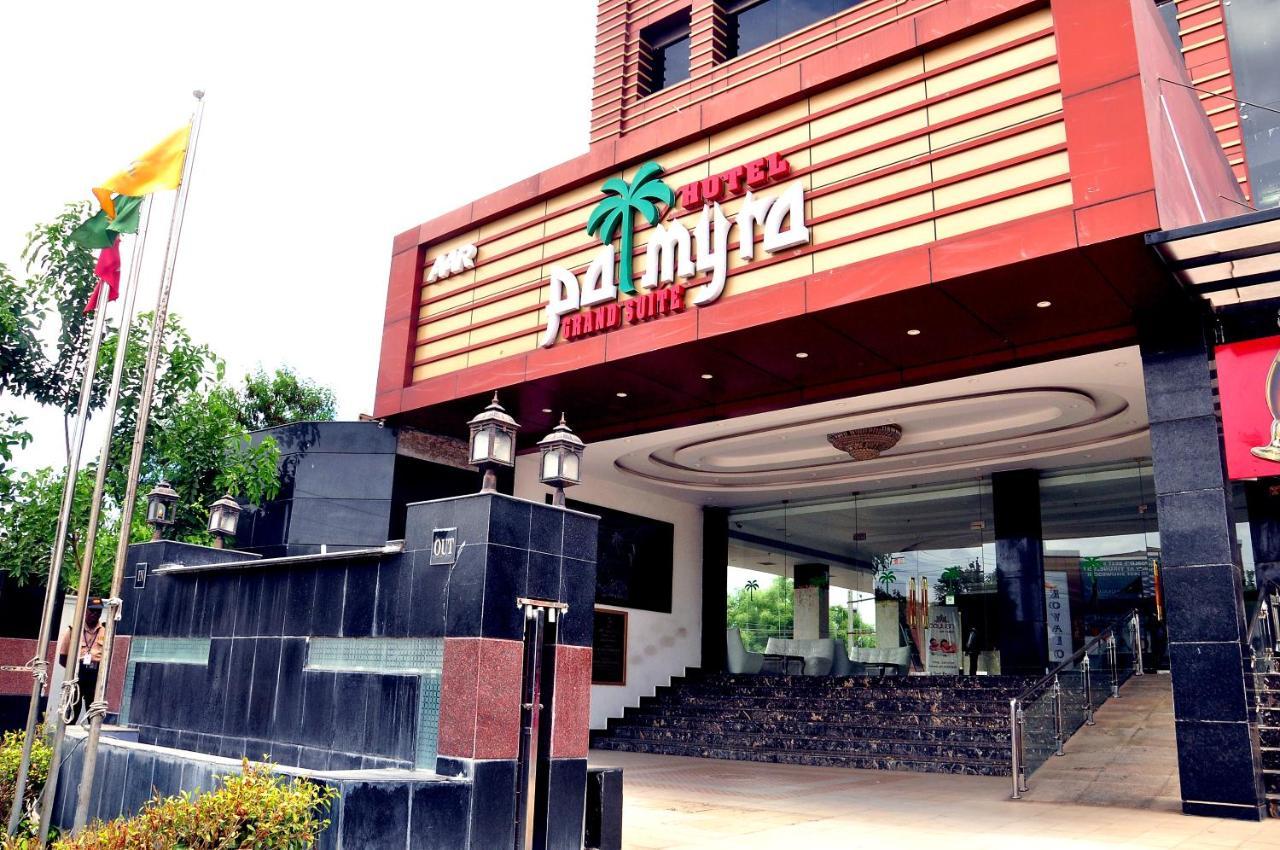 Hotel Palmyra Grand Suite - טירונלוולי מראה חיצוני תמונה