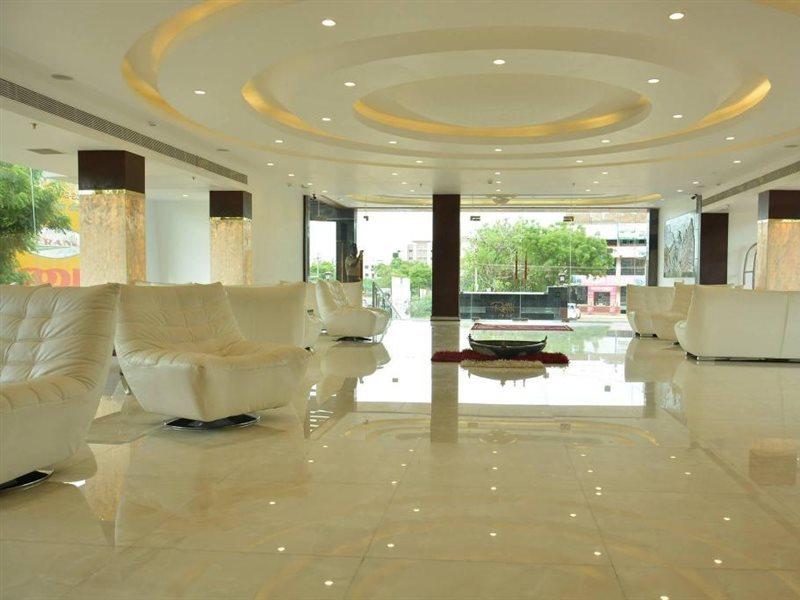 Hotel Palmyra Grand Suite - טירונלוולי מראה חיצוני תמונה