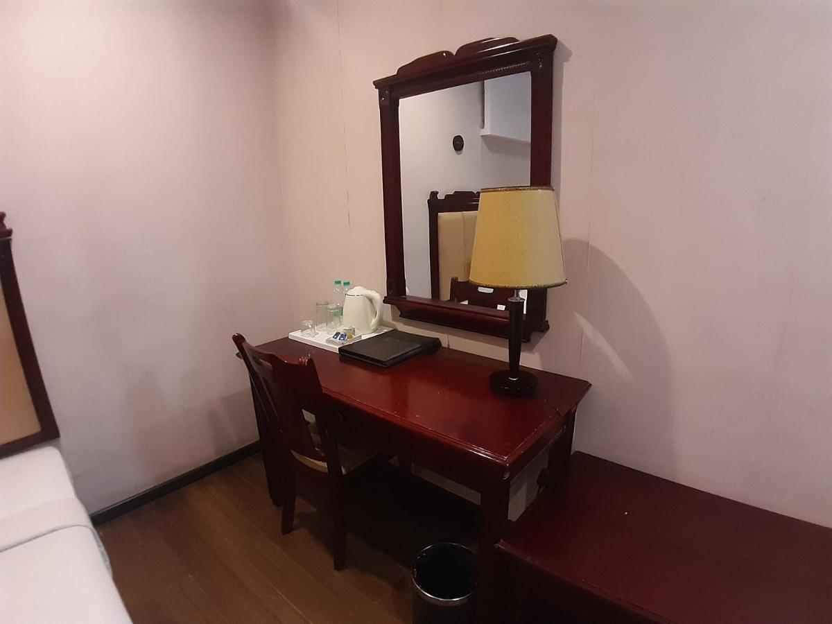 Hotel Palmyra Grand Suite - טירונלוולי מראה חיצוני תמונה