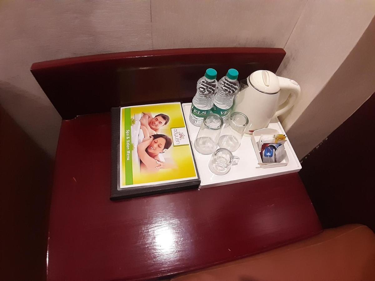 Hotel Palmyra Grand Suite - טירונלוולי מראה חיצוני תמונה