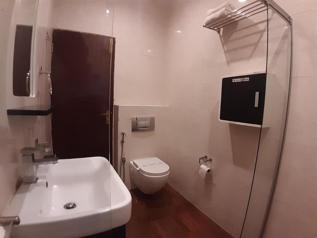 Hotel Palmyra Grand Suite - טירונלוולי מראה חיצוני תמונה