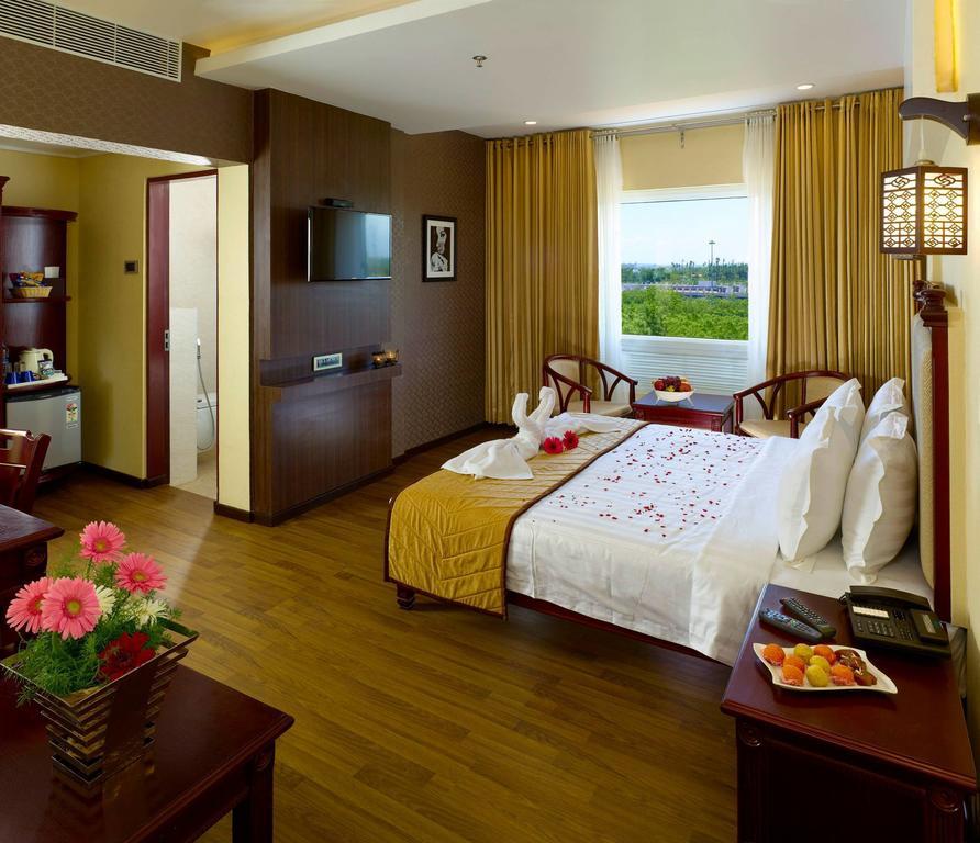 Hotel Palmyra Grand Suite - טירונלוולי חדר תמונה