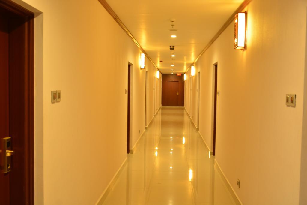 Hotel Palmyra Grand Suite - טירונלוולי מראה חיצוני תמונה