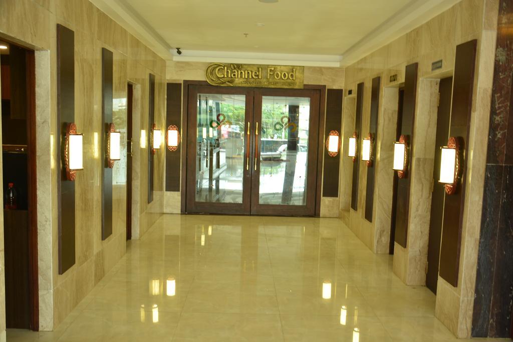 Hotel Palmyra Grand Suite - טירונלוולי מראה חיצוני תמונה