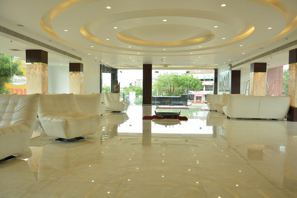 Hotel Palmyra Grand Suite - טירונלוולי מראה חיצוני תמונה